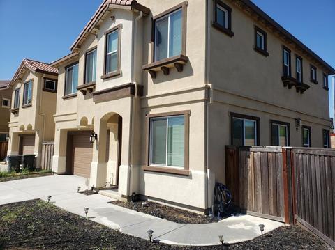 1303 Encore Dr, Fairfield, CA 94534 photo 2