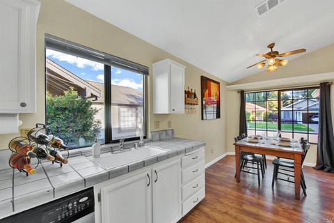 542 Eldridge Ave, Vacaville, CA 95688 photo 8