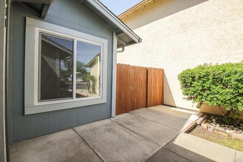935 Matthew Ct, Fairfield, CA 94533 photo 4