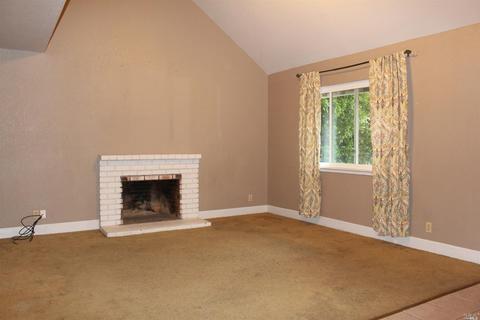 715 Stratford Ave, Dixon, CA 95620 photo 3