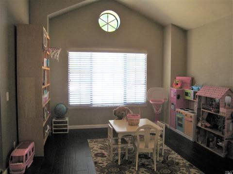 135 Devonshire Ct, Vallejo, CA 94591 photo 2