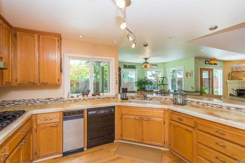 585 Pistachio Pl, Windsor, CA 95492 photo 8