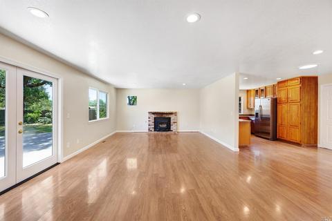 815 Starburst Ct, Windsor, CA 95492 photo 4