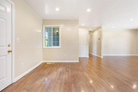 815 Starburst Ct, Windsor, CA 95492 photo 3