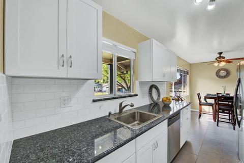 313 Markham Ave, Vacaville, CA 95688 photo 6