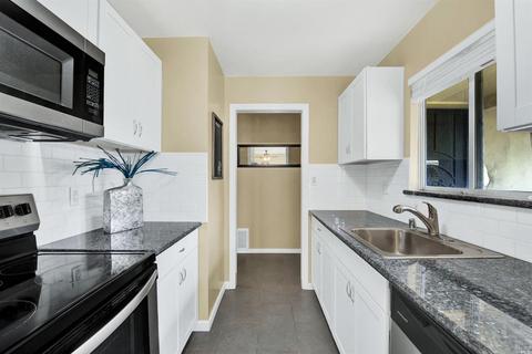 313 Markham Ave, Vacaville, CA 95688 photo 5