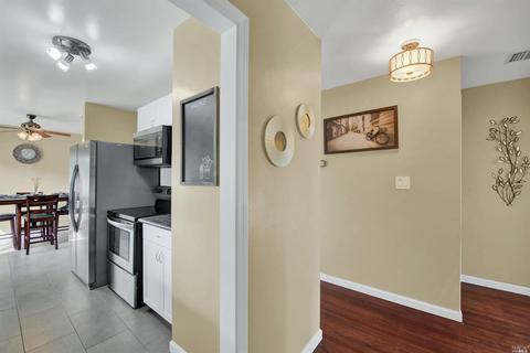 313 Markham Ave, Vacaville, CA 95688 photo 9