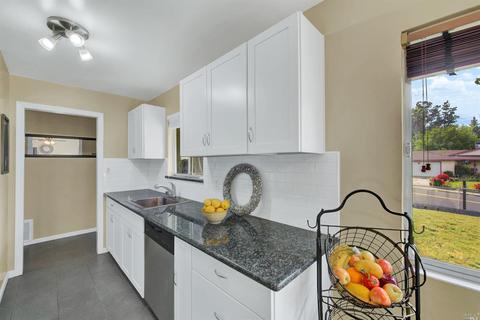 313 Markham Ave, Vacaville, CA 95688 photo 8