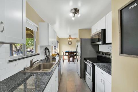 313 Markham Ave, Vacaville, CA 95688 photo 2