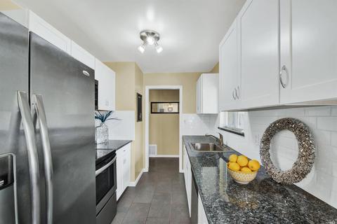 313 Markham Ave, Vacaville, CA 95688 photo 3