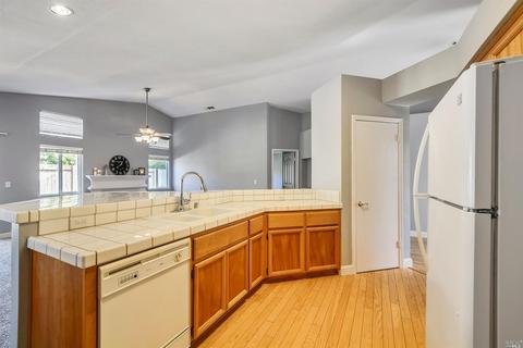 1105 Windmill Dr, Dixon, CA 95620 photo 9