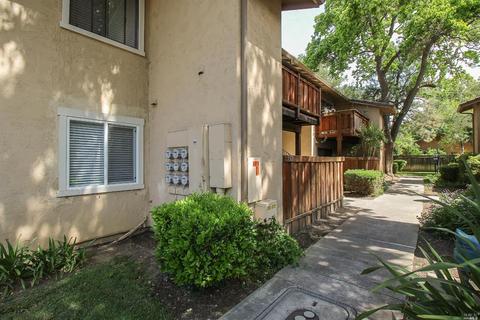 532 Arcadia Dr, Vacaville, CA 95687 photo 2