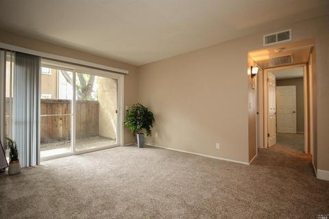 532 Arcadia Dr, Vacaville, CA 95687 photo 4