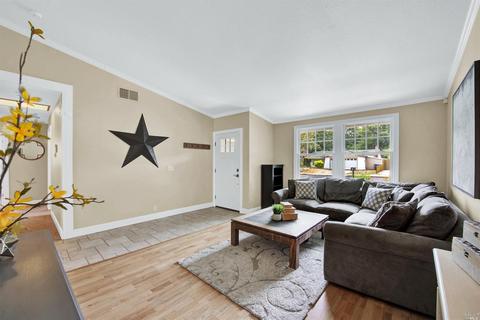 269 Edwin Dr, Vacaville, CA 95687 photo 4