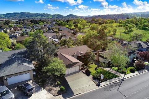 718 Wesley Ave, Vacaville, CA 95688 photo 2