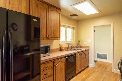 215 Devon Dr, San Rafael, CA 94903 photo 9