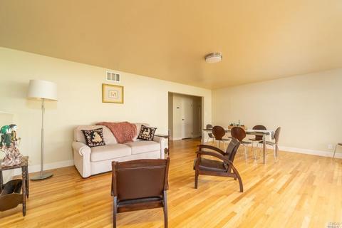 215 Devon Dr, San Rafael, CA 94903 photo 3