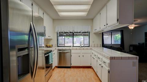 736 Stallion Cir, Fairfield, CA 94533 photo 4