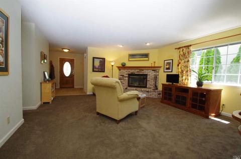 608 E J St, Benicia, CA 94510 photo 10