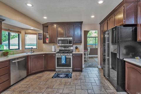 500 Gertrude Dr, Windsor, CA 95492 photo 5
