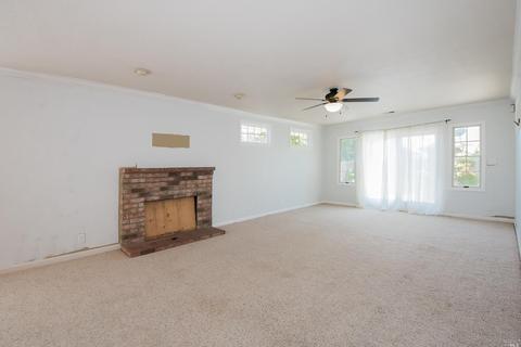 296 Springvalley Dr, Vacaville, CA 95687 photo 2