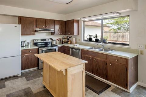 2004 Gilrix St, Petaluma, CA 94954 photo 3