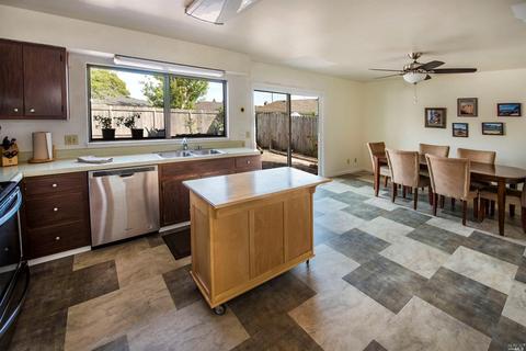 2004 Gilrix St, Petaluma, CA 94954 photo 2