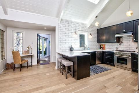 365 Carrera Dr, Mill Valley, CA 94941 photo 3