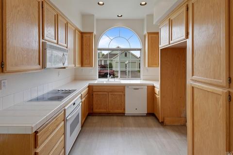 863 Ella Fitzgerald Ct, Windsor, CA 95492 photo 2