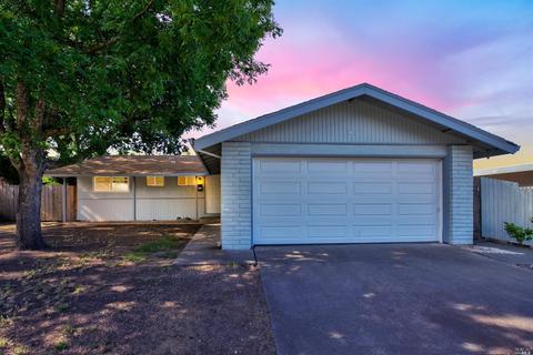 318 Springvalley Dr, Vacaville, CA 95687 photo 2