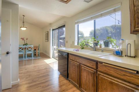 8585 Wren Dr, Cotati, CA 94931 photo 5