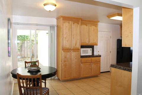 620 W H St, Dixon, CA 95620 photo 5