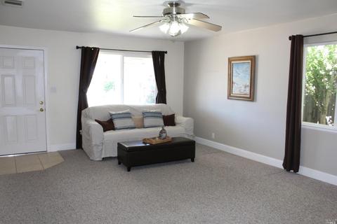 620 W H St, Dixon, CA 95620 photo 3