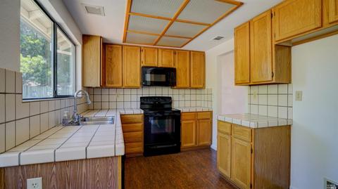 2432 Royal Ct, Fairfield, CA 94534 photo 8
