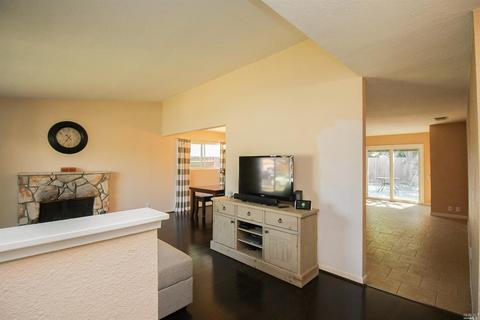 82 Longview Dr, Vacaville, CA 95687 photo 5