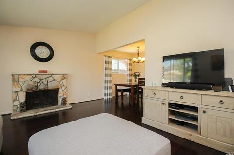 82 Longview Dr, Vacaville, CA 95687 photo 9