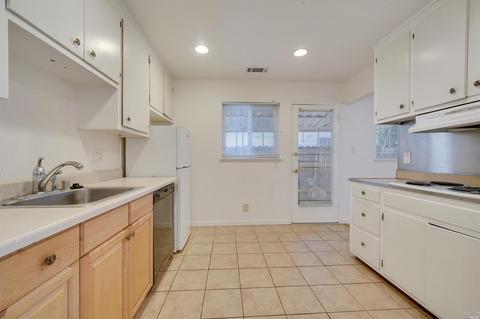 210 Maywood Dr, Vallejo, CA 94591 photo 14