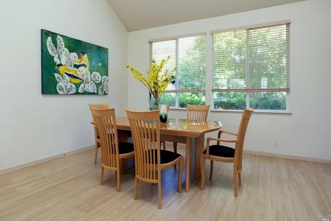 1018 Lisa Ct, Windsor, CA 95492 photo 4