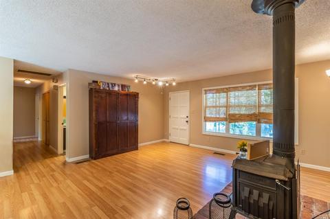 200 Bourbon Ln, Ukiah, CA 95482 photo 2