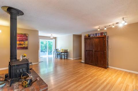 200 Bourbon Ln, Ukiah, CA 95482 photo 3