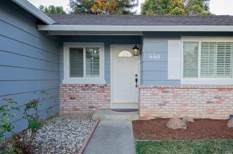 660 E Creekside Cir, Dixon, CA 95620 photo 4