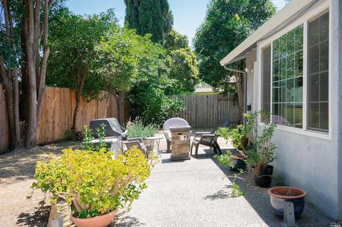 660 E Creekside Cir, Dixon, CA 95620 photo 38