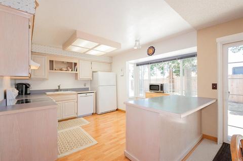 660 E Creekside Cir, Dixon, CA 95620 photo 16