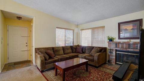 1075 Scott St, Fairfield, CA 94533 photo 5