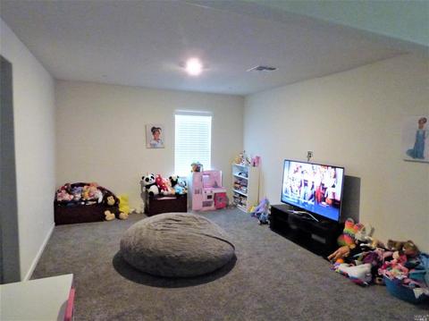 575 W Cherry St, Dixon, CA 95620 photo 6