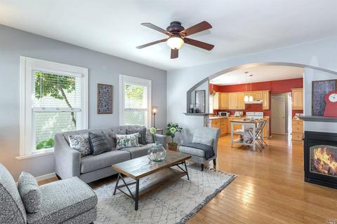 1539 E St, Napa, CA 94559 photo 4