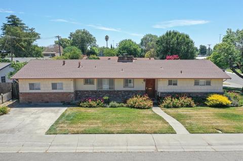 700 Birch Way, Dixon, CA 95620 photo 2