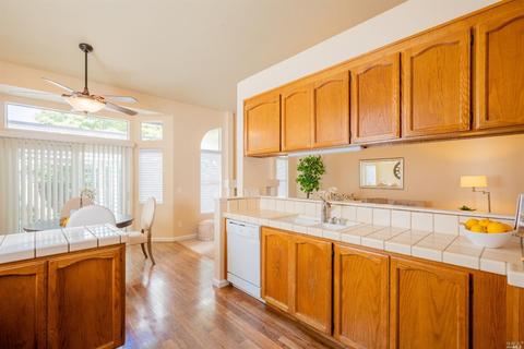 724 Natalie Dr, Windsor, CA 95492 photo 8