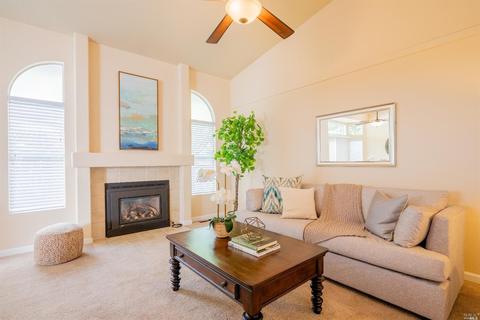724 Natalie Dr, Windsor, CA 95492 photo 2