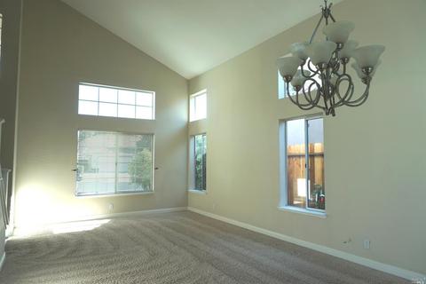 281 Bald Eagle Dr, Vacaville, CA 95688 photo 2